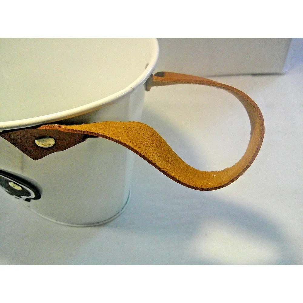 FLOWERS AND GARDEN WHITE BUCKET WITH BROWN LEATHER STRAPS‎